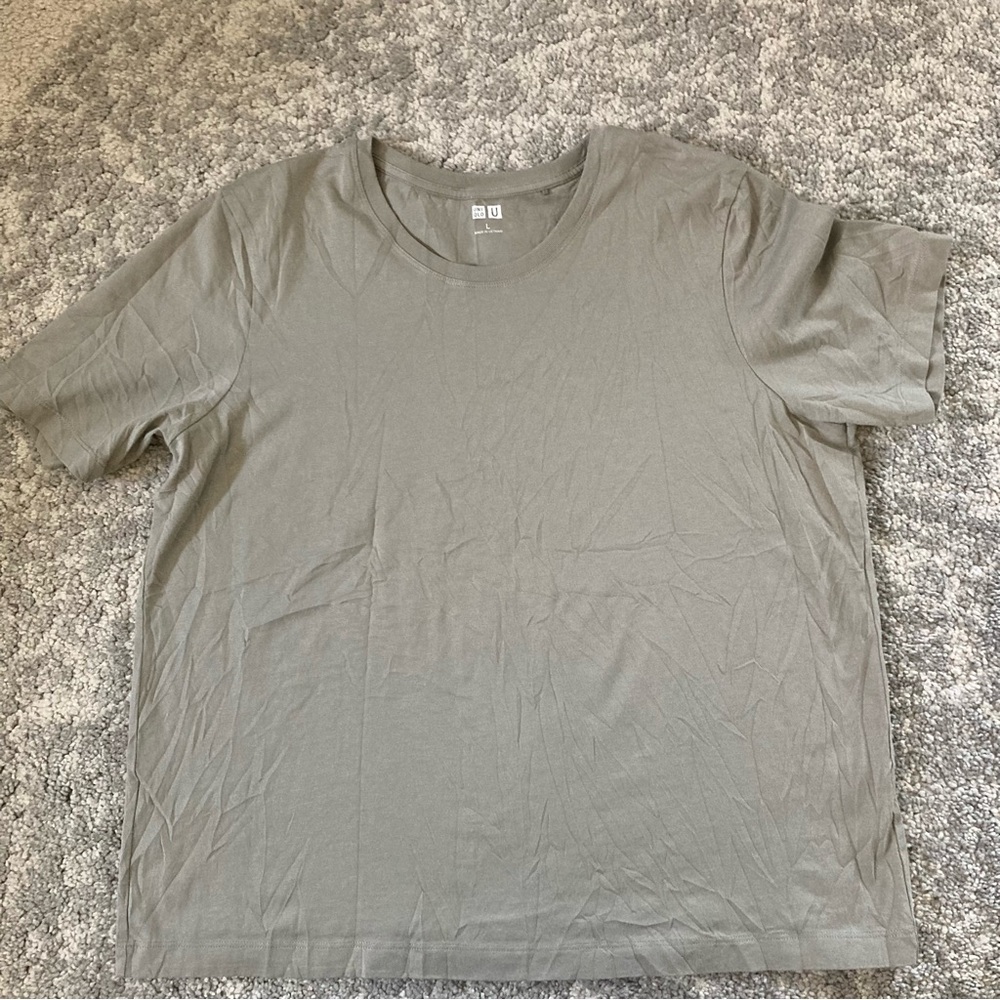 Uniqlo Olive/grey Short Sleeve Tee size L 100%cotton